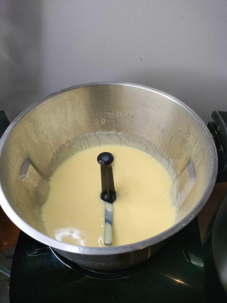 3 bit - krem budyniowy ubite mleko z żółtkami