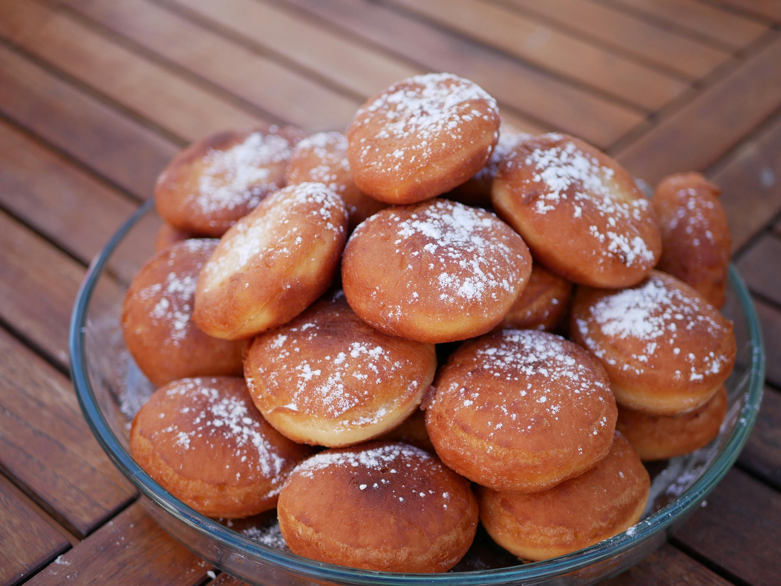 W jakiej temperaturze piec pączki?